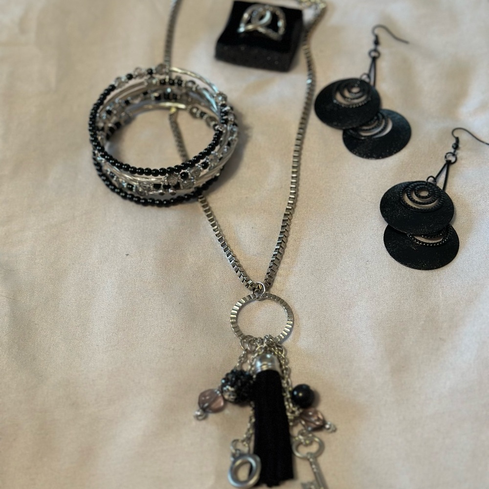 Lsilver and black 4 piece set